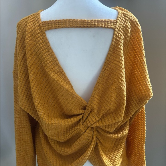 Comfy Open Back Knit Top - Picture 5 of 9